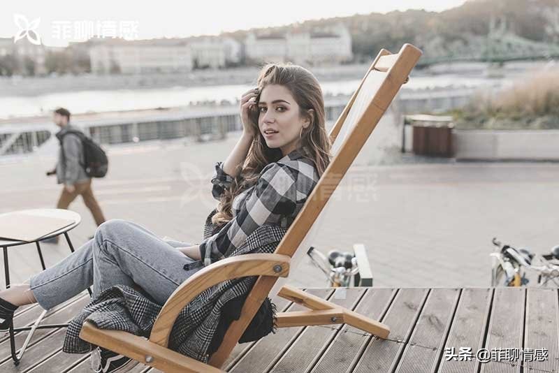 分手后男人多久会想念对方,分手后再见面男人心里咋想的