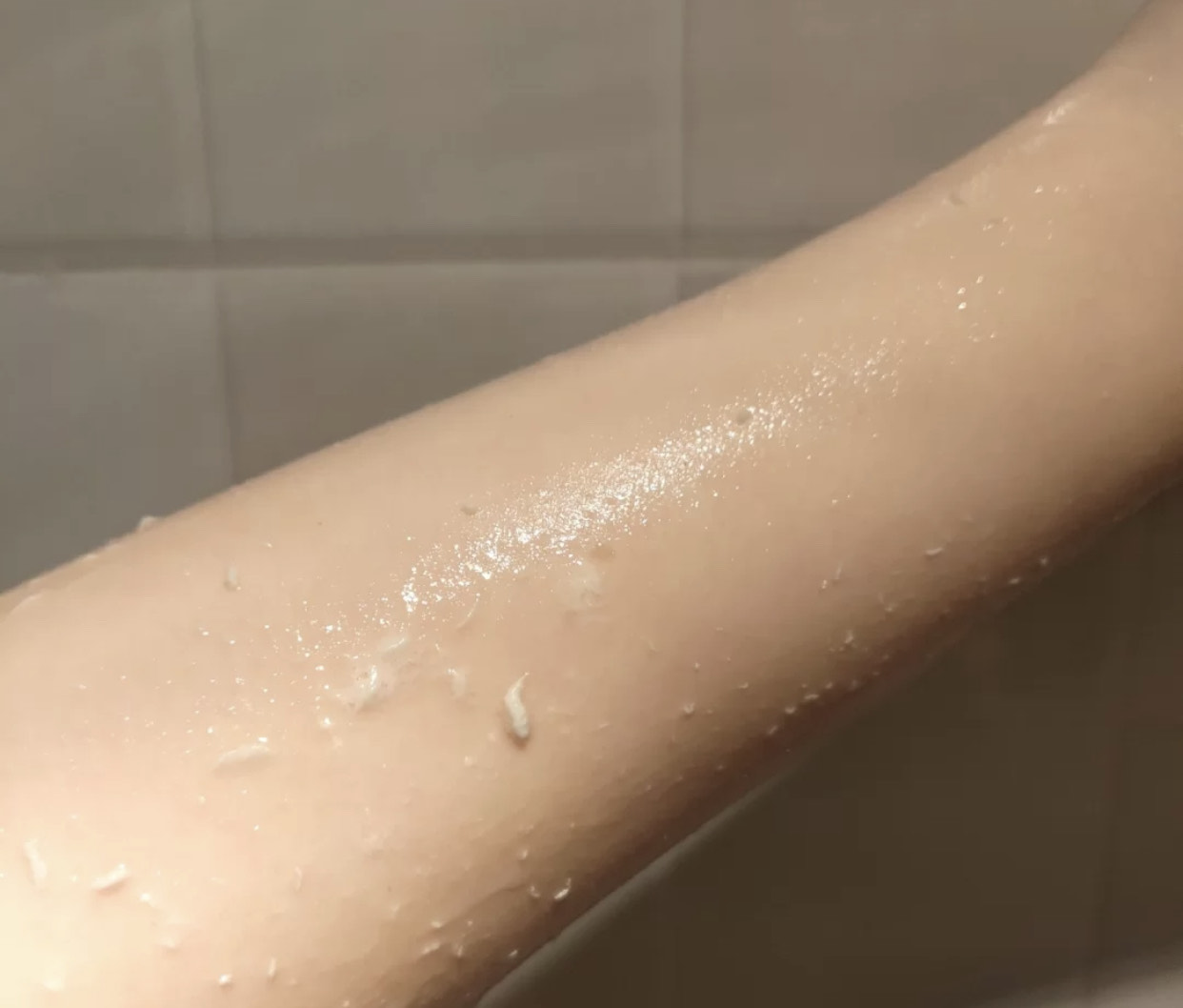 女生的“智商钱”真好赚，搓泥宝没啥用，素颜霜更是鸡肋