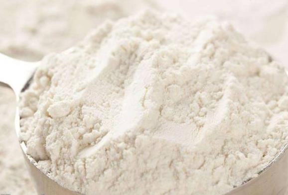 泰迪幼犬拉屎干怎么回事,一个月泰迪大便拉泥