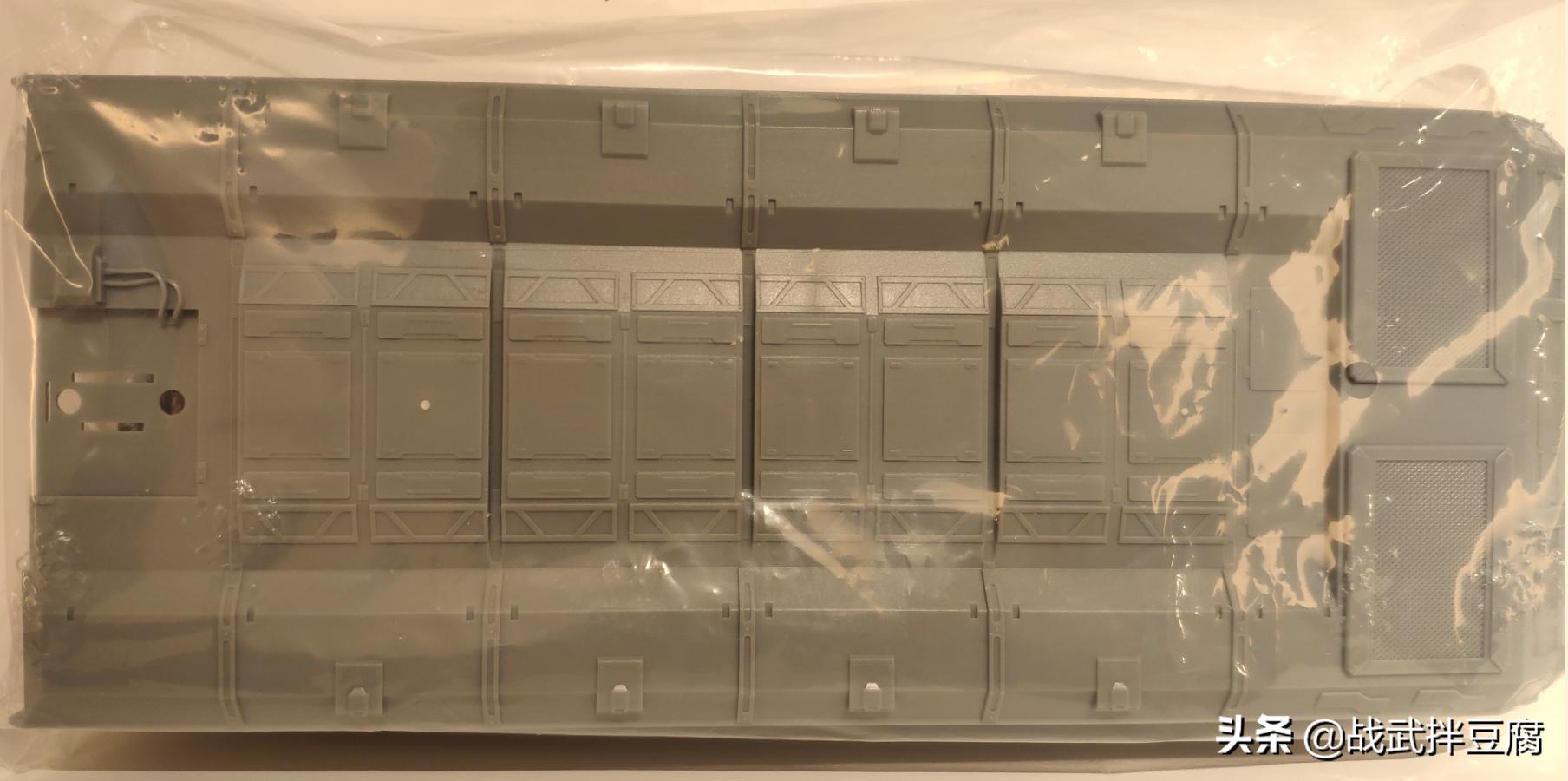 流浪地球厢式运载车合金模型开箱,流浪地球运载车模型开箱