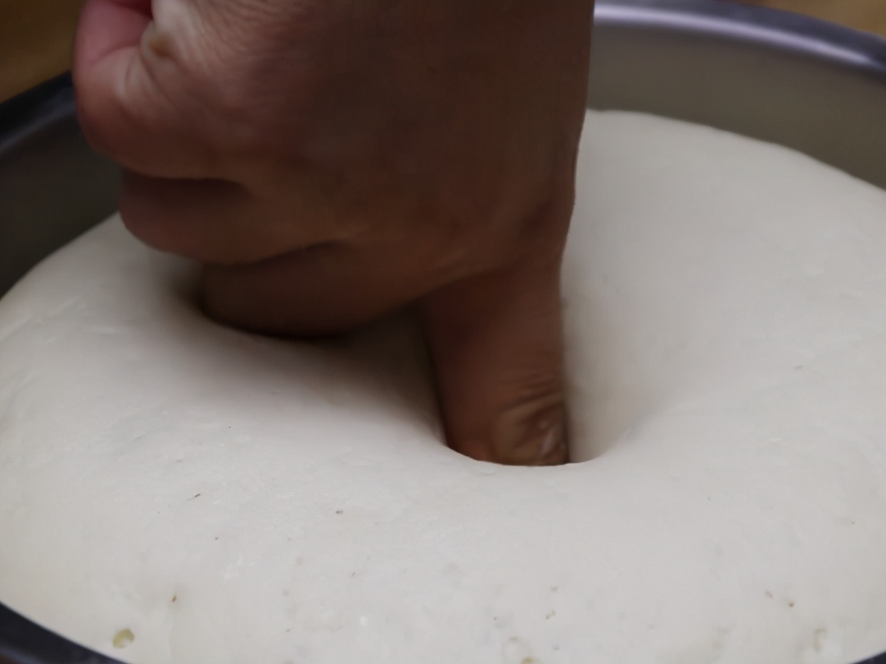 蒸馒头面怎么发才发得好,馒头面发得很好蒸出来却回缩