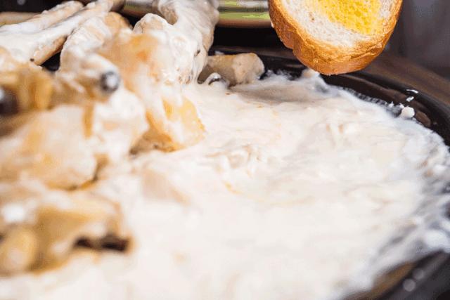 外滩惊现天价「奶盖雪蟹」，比宝马还贵