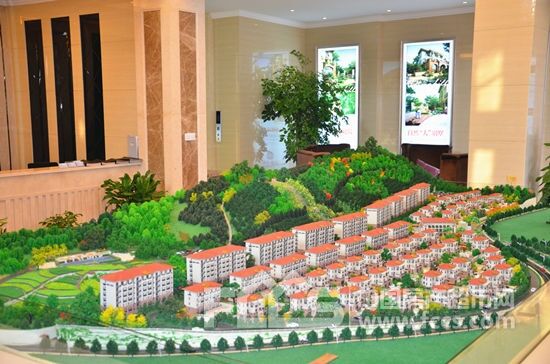 仅一墙之隔的两座城市,仅一墙之隔