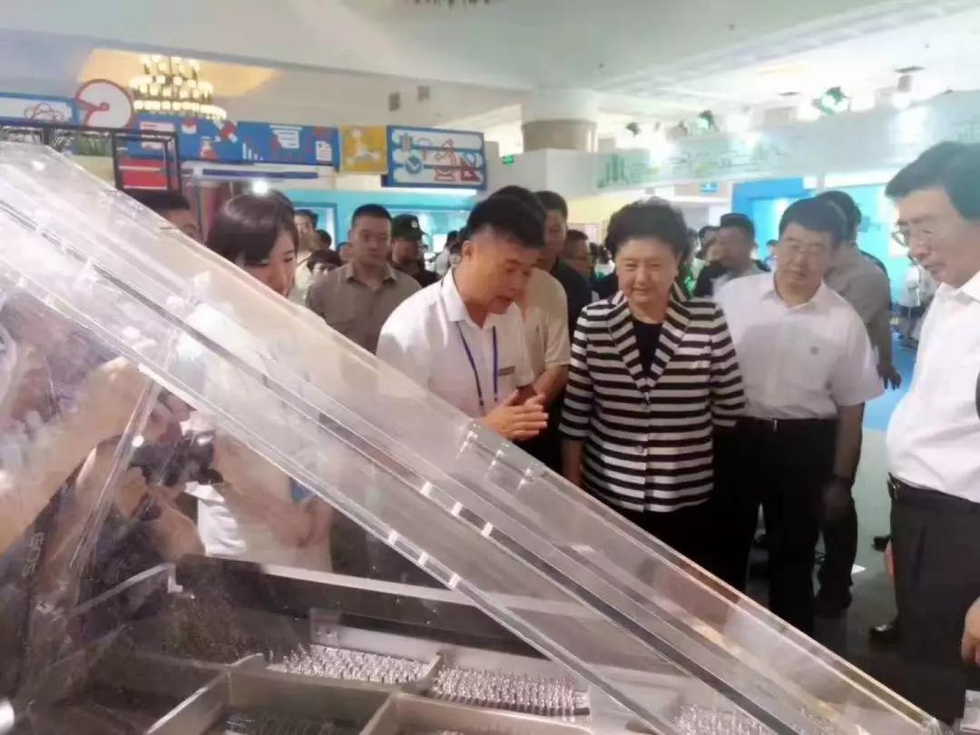 全国首台高校公共钢琴落座母校北师大