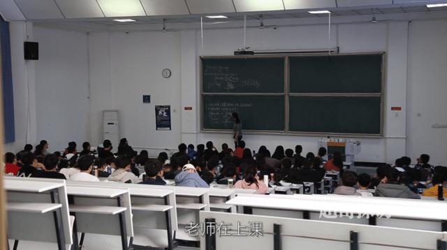 你看这个湖北工业大学，它又大又.......