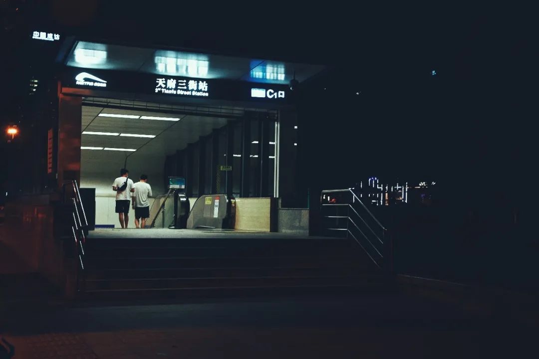 感受成都地铁带来的快乐,爱上成都的理由