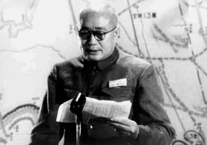 一八路军*长首**重伤被围，开枪自戕未成，伪军低声放话：我想法救你