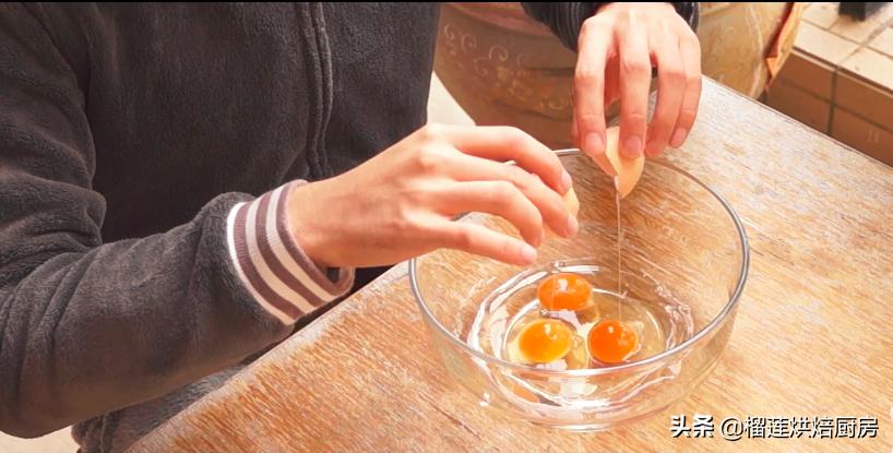 自己动手做出蜡笔小新同款鲷鱼烧，豆沙丝滑甜软，表皮蛋香浓郁