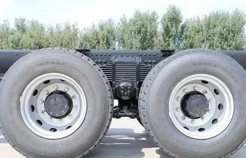 18款解放jh6500马力牵引车怎么样,解放j7对比欧曼est汕德卡旗舰高栏