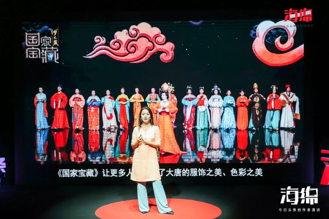 红花、板蓝根还能做衣服染料?她设计的传统服饰比欧美大牌还时尚