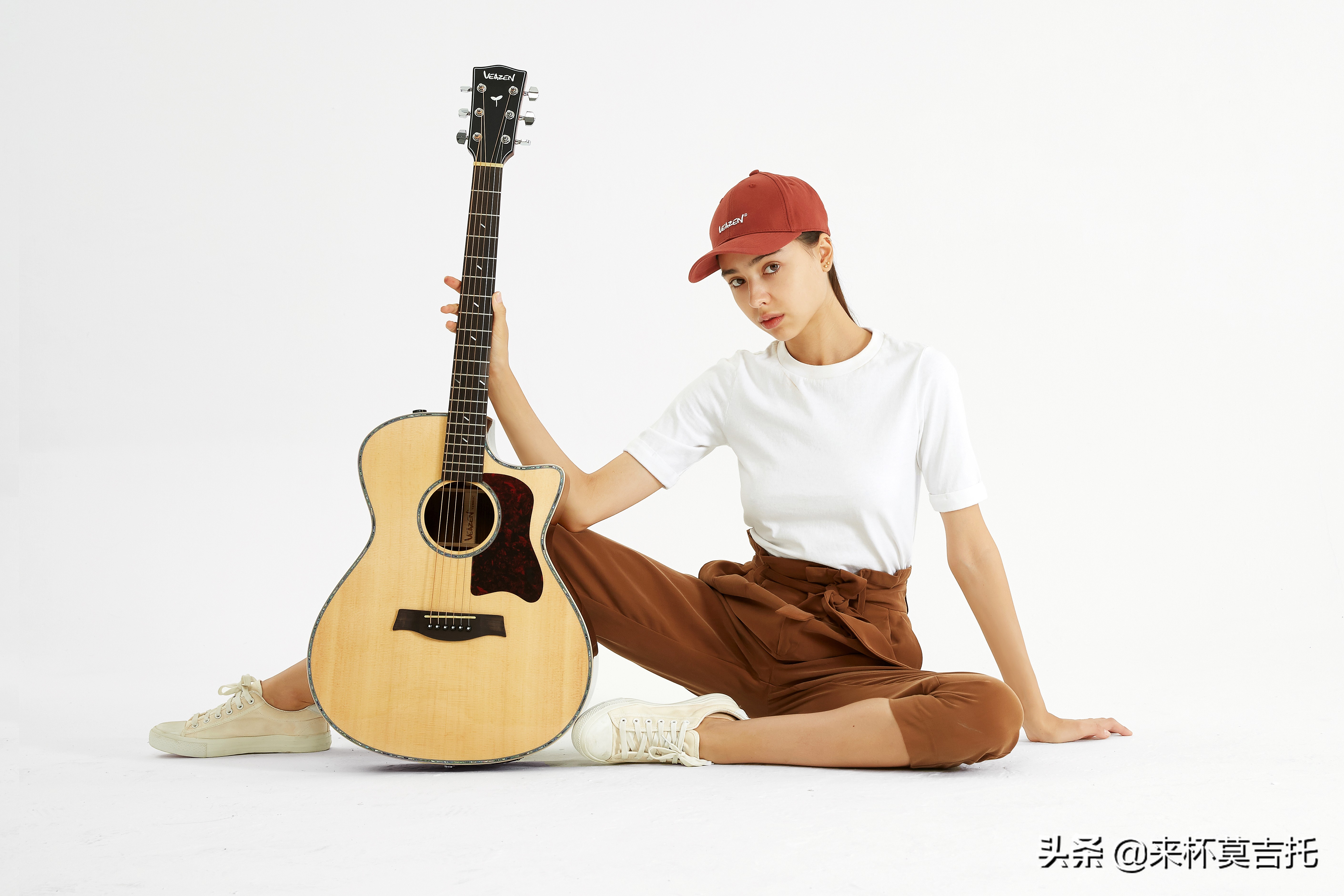 吉他入门怎么选琴,初学者适合买哪种吉他比较好