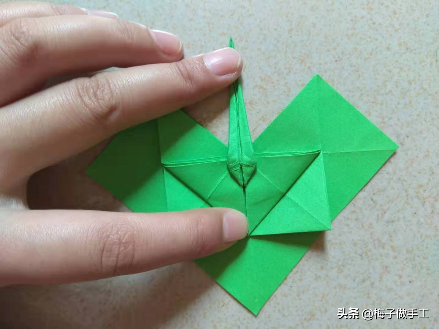 折纸玫瑰怎么折又简单又漂亮,海绵纸折玫瑰花的步骤图解