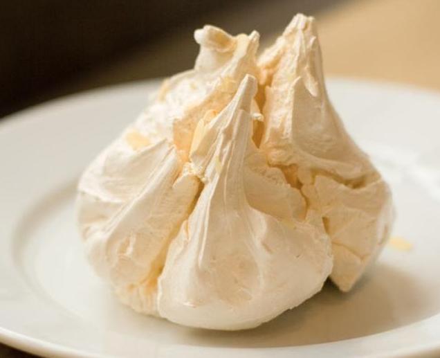 淡奶油打发过度如何补救,淡奶油打发过头了怎么弄回奶油