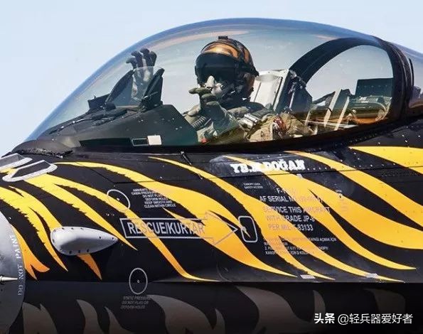 穿迷彩好看吗,穿迷彩的样子