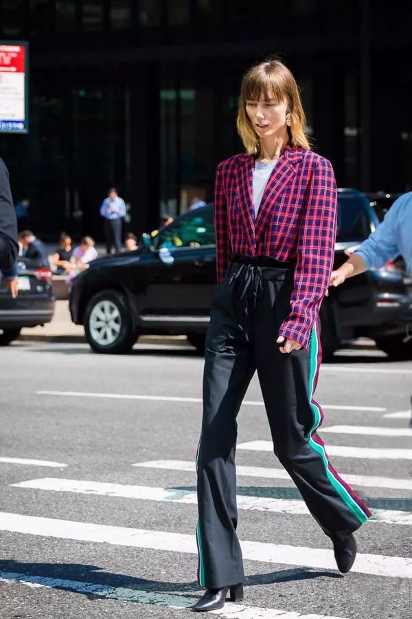 嫌弃“校服裤”太丑不想穿?今夏get这3个小技巧,谁穿谁时髦