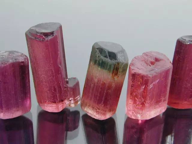 小假碧玺有什么危害,碧玺可用酒精辨真假不