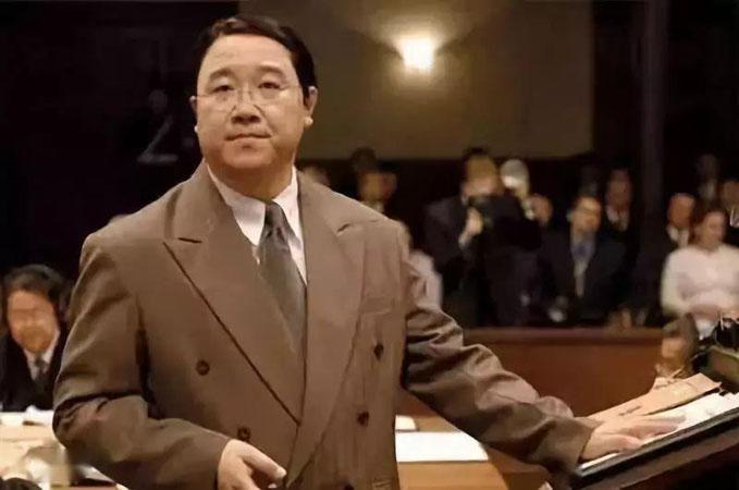 2010年宋丹丹前夫“人肉”背63万美金赴美，为何惹洗钱官司？