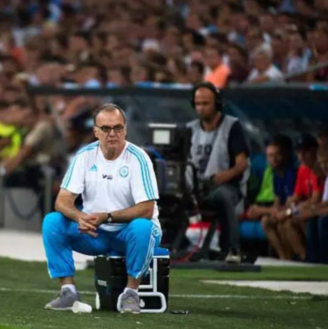 疯子贝尔萨简历,贝尔萨痴迷足球视频