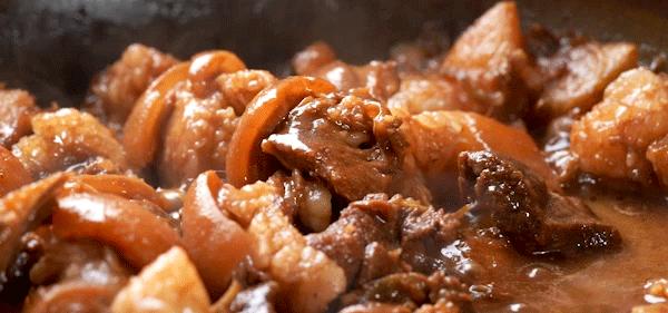 老西关炭炉羊肉煲，不给蘸酱！藏在村子里，门口停满豪车