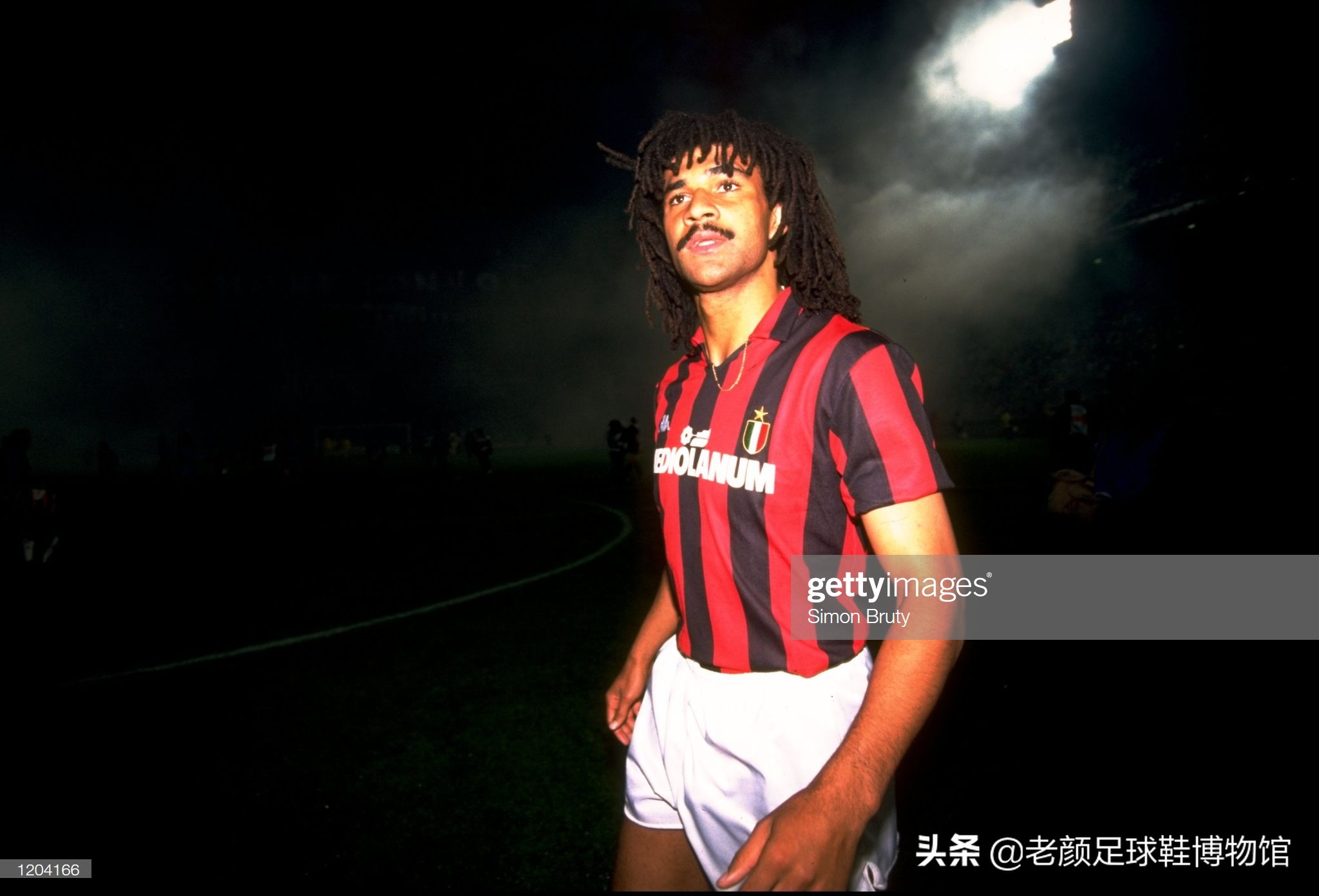 最“作”的米兰巨星，敢把卡佩罗拎起来的荷兰球霸老婆姓克鲁伊夫