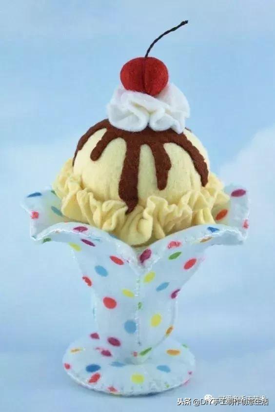 月饼盒做桌面抽屉收纳盒,月饼盒里面的小盒子做收纳盒