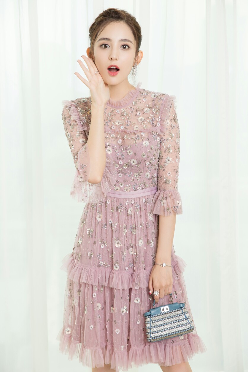 新疆维吾尔族女明星古力娜扎,古力娜扎新疆艺术学院