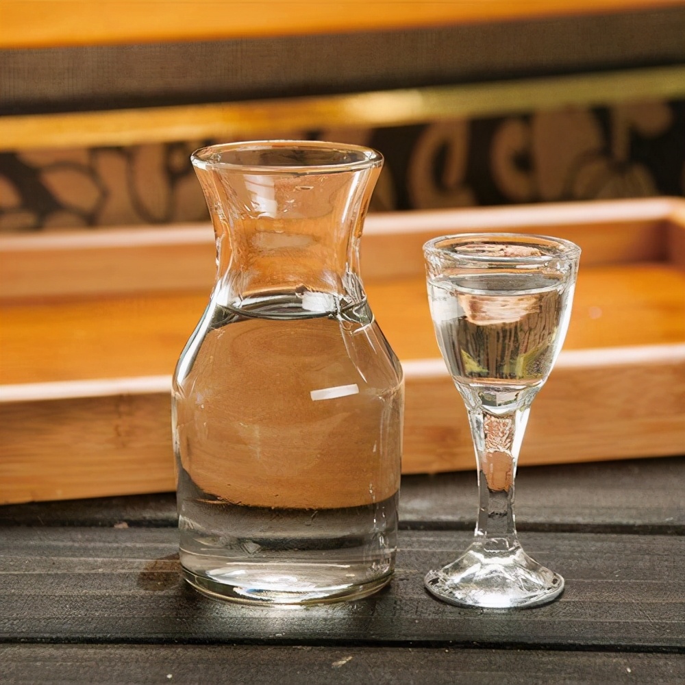 西凤2012年45度凤香型六年陈酿白酒,西凤六年陈酿2001版生产日期2019