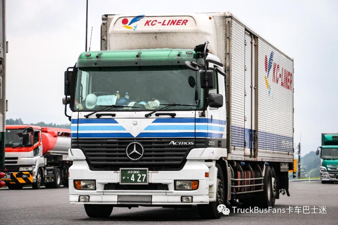 日本高速公路服务区随拍！卡车居然都这么帅