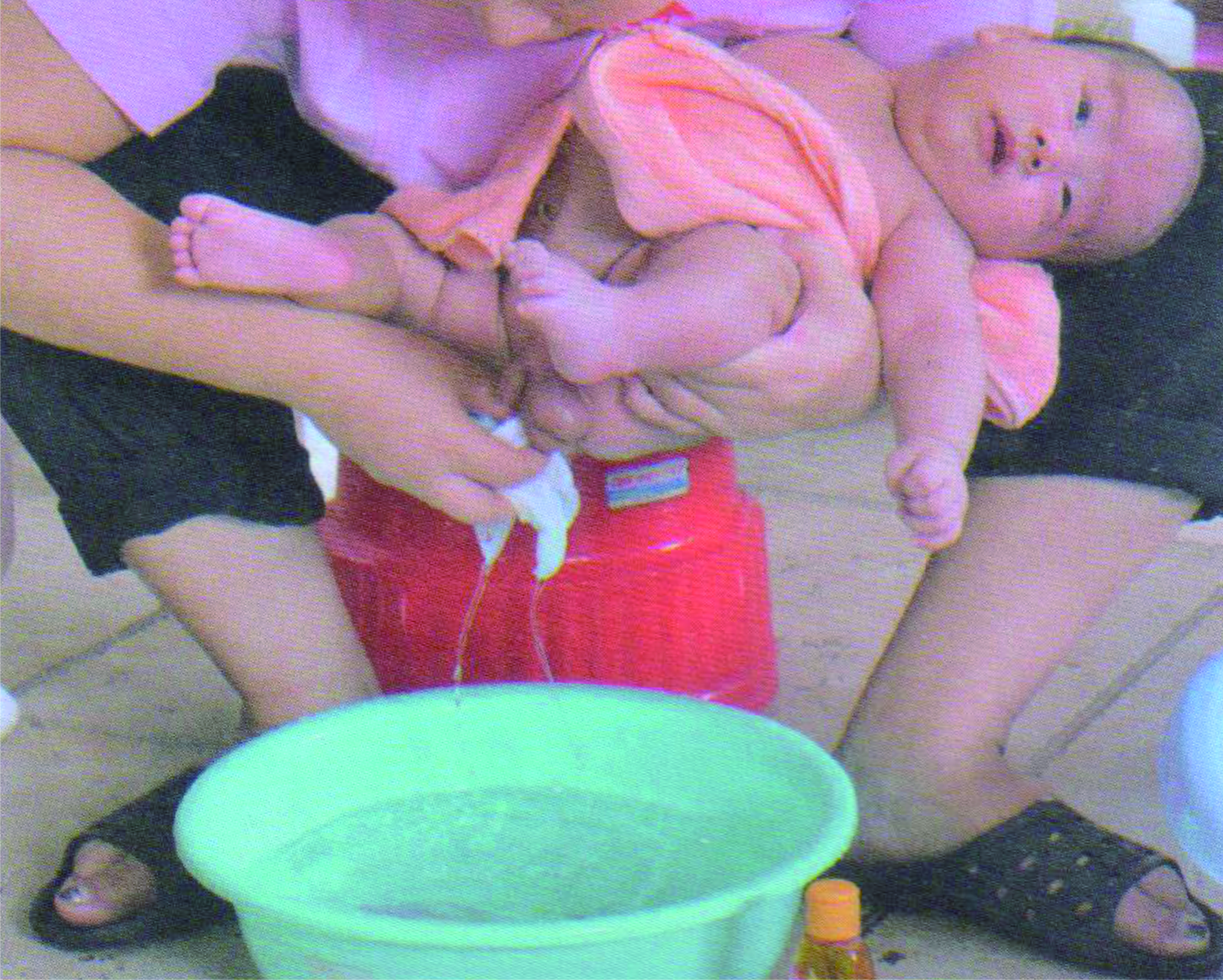 婴幼儿大小便的照顾与清洁实操,婴儿大小便照料照片