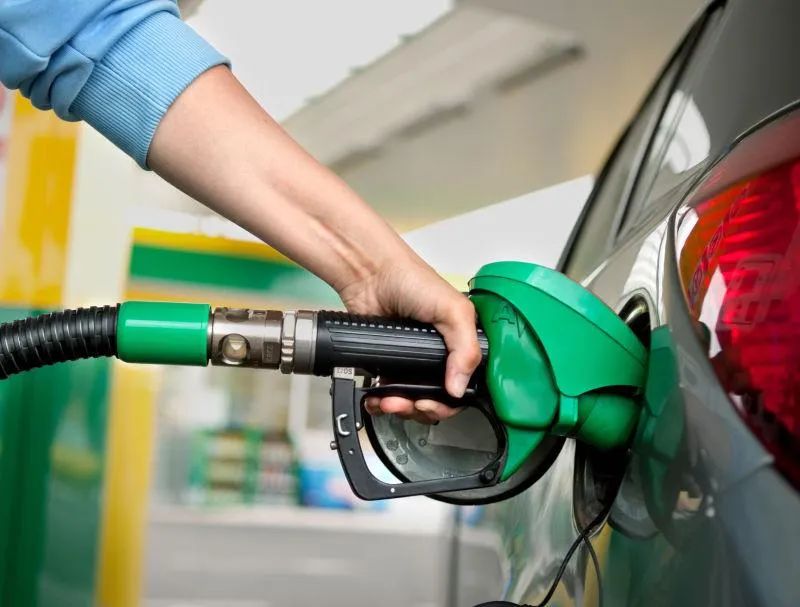 国内油价由谁决定的,国内油价谁在控制