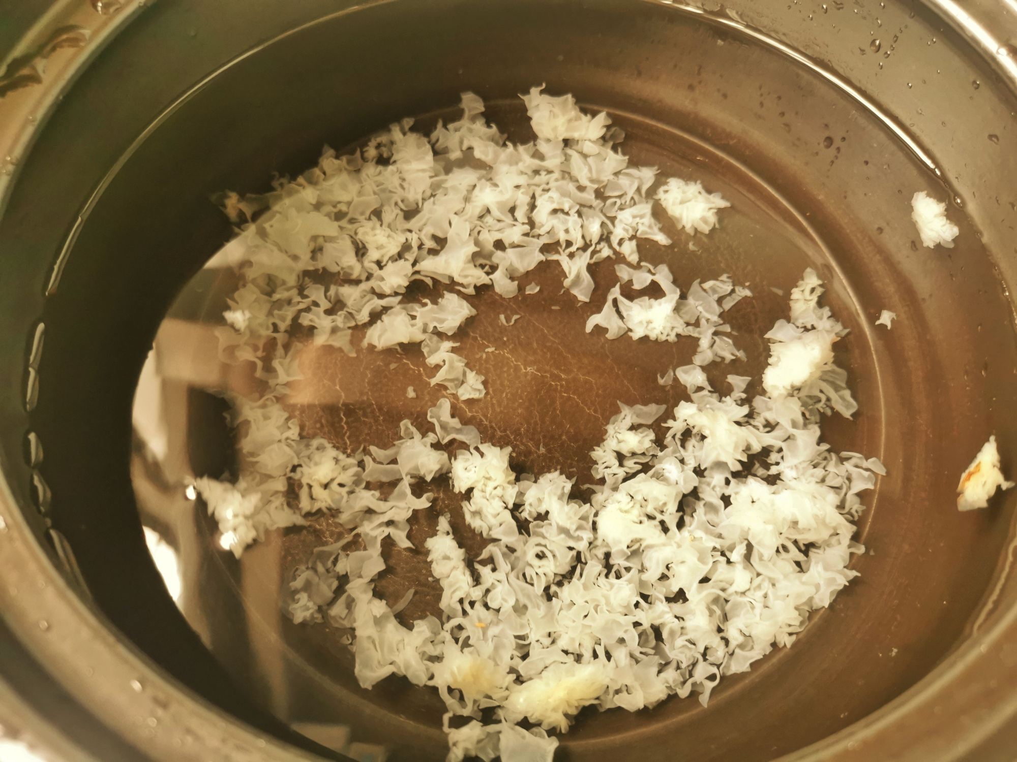 立秋喝银耳莲子粥,秋天喝银耳百合粥