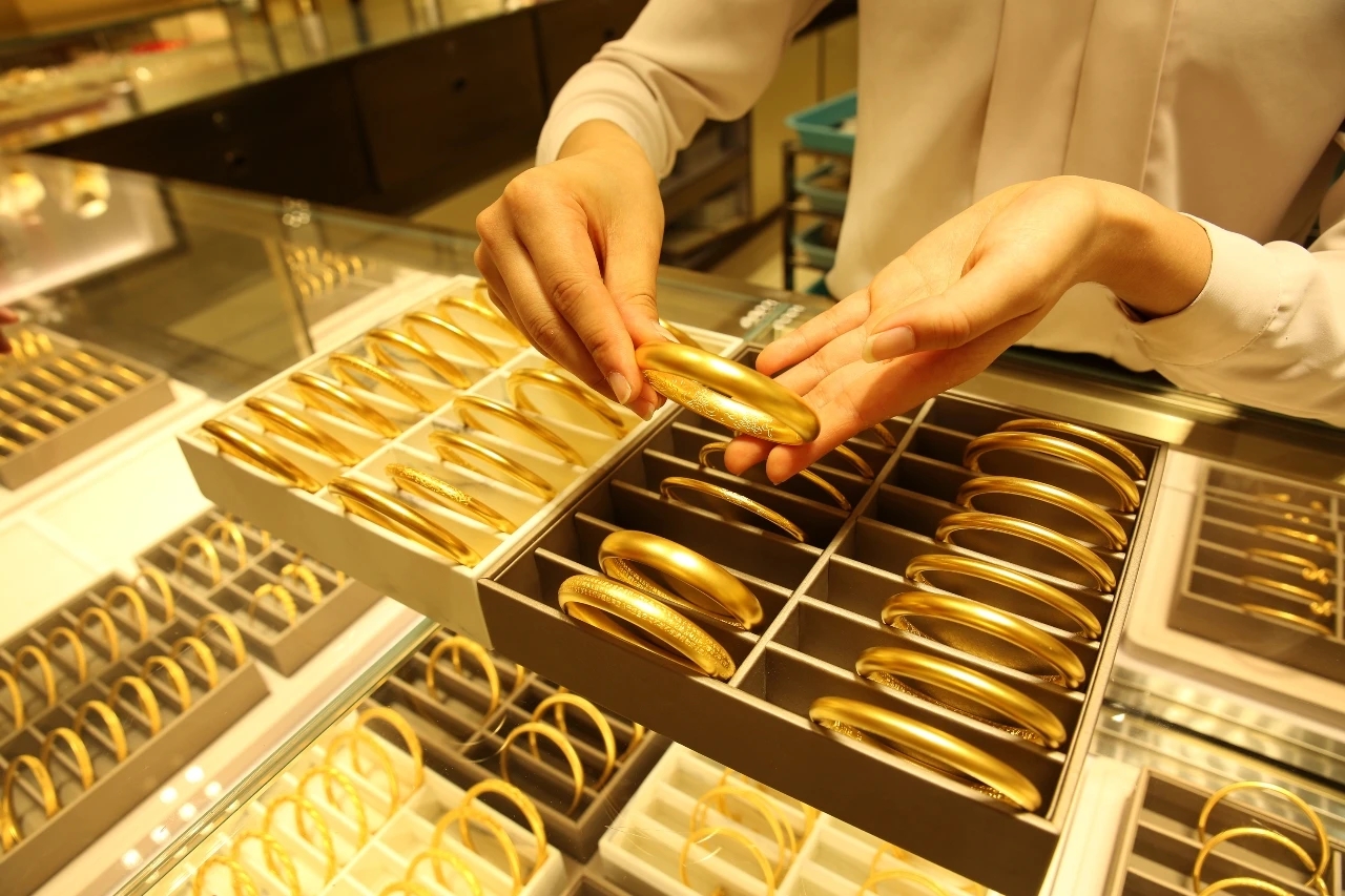 黄金首饰出售的价格怎么定,黄金首饰零售价600元一克