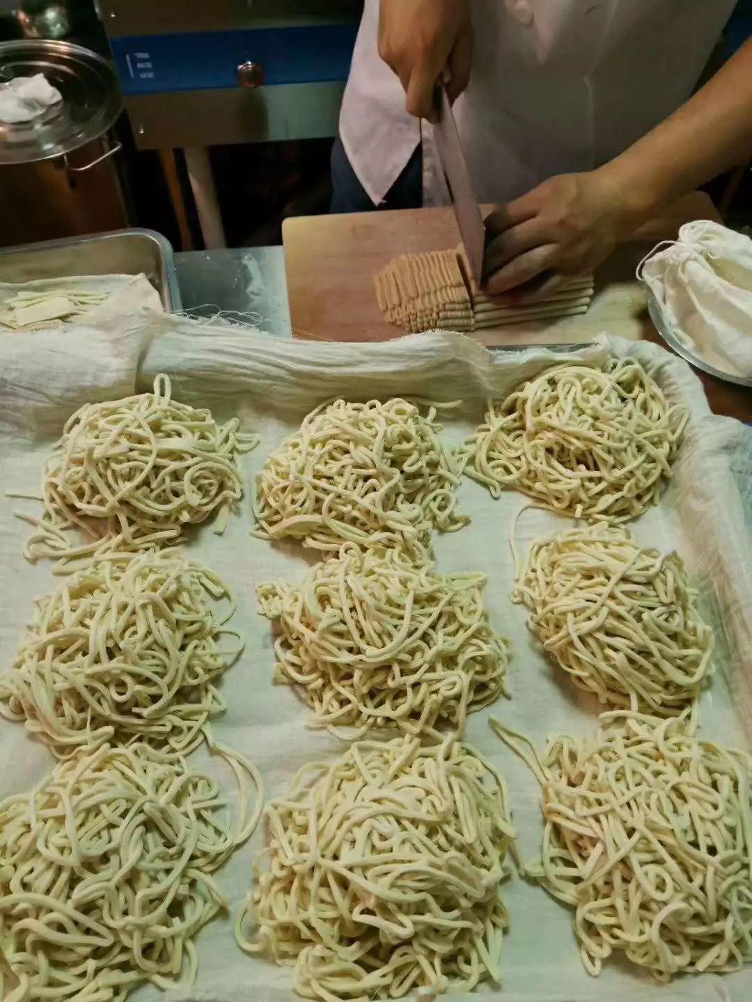 三都老傅手工打面,朱记手工打面