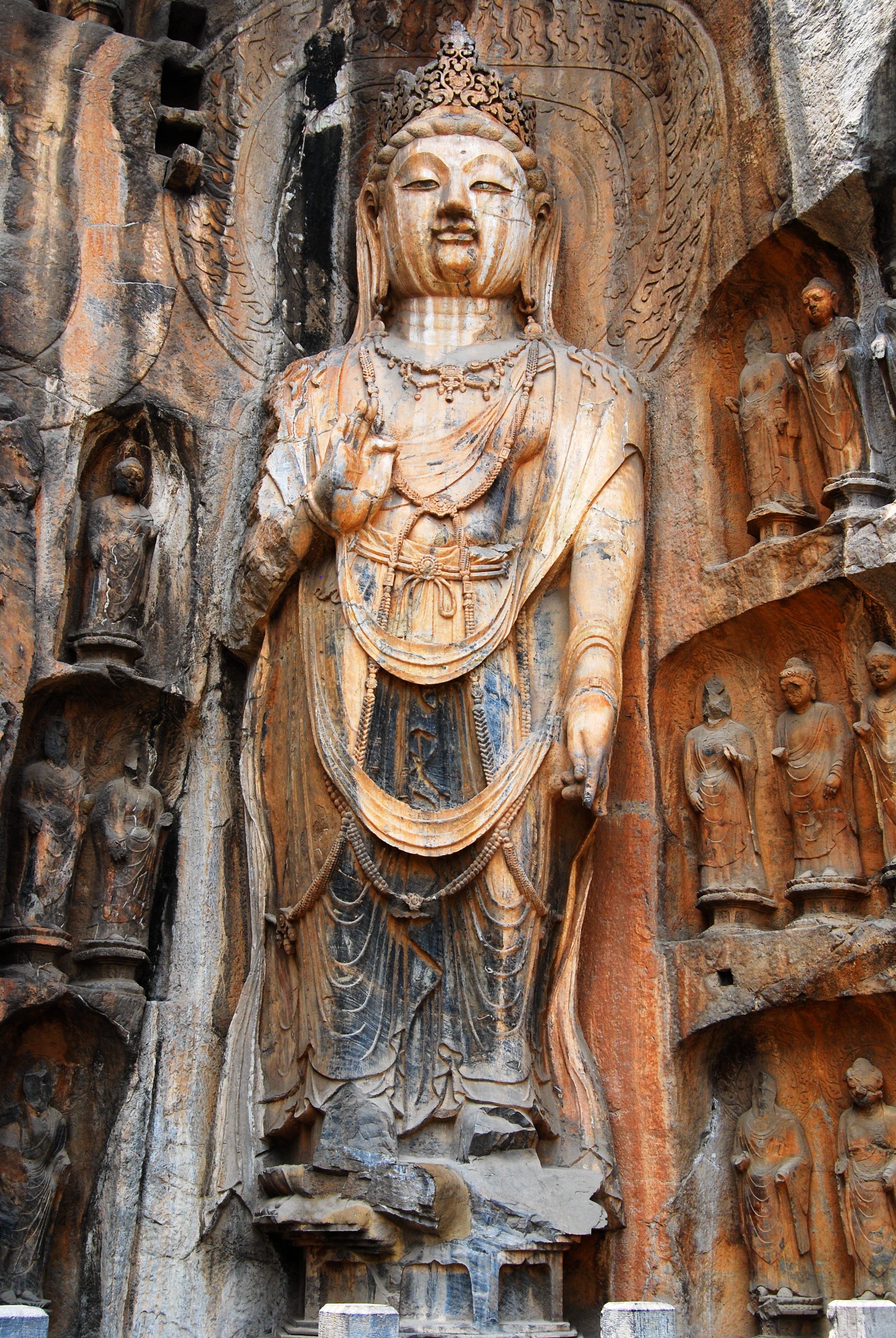 龙门石窟的卢舍那大佛的资料,龙门石窟卢舍那大佛的实际名字