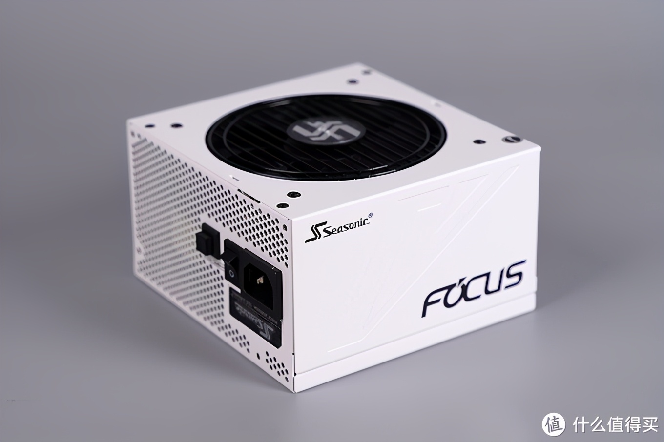 乔家一物:大号ITX装机分享,黑白美学的体现