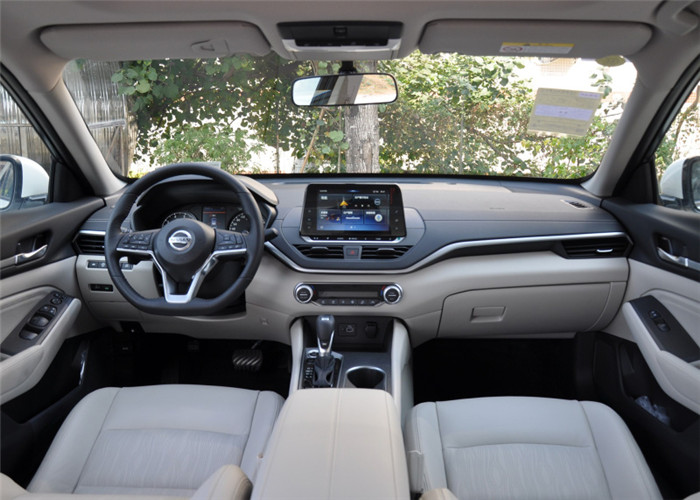 日产新天籁2.0L后排空间,日产新天籁后排