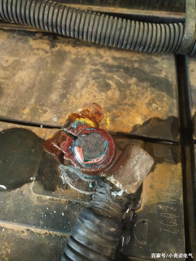 铅酸电池极柱腐蚀原因,汽车电池极柱修复