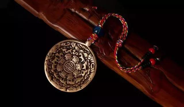 西藏九宫八卦牌如何佩戴,刑太岁佩戴九宫八卦牌有用吗