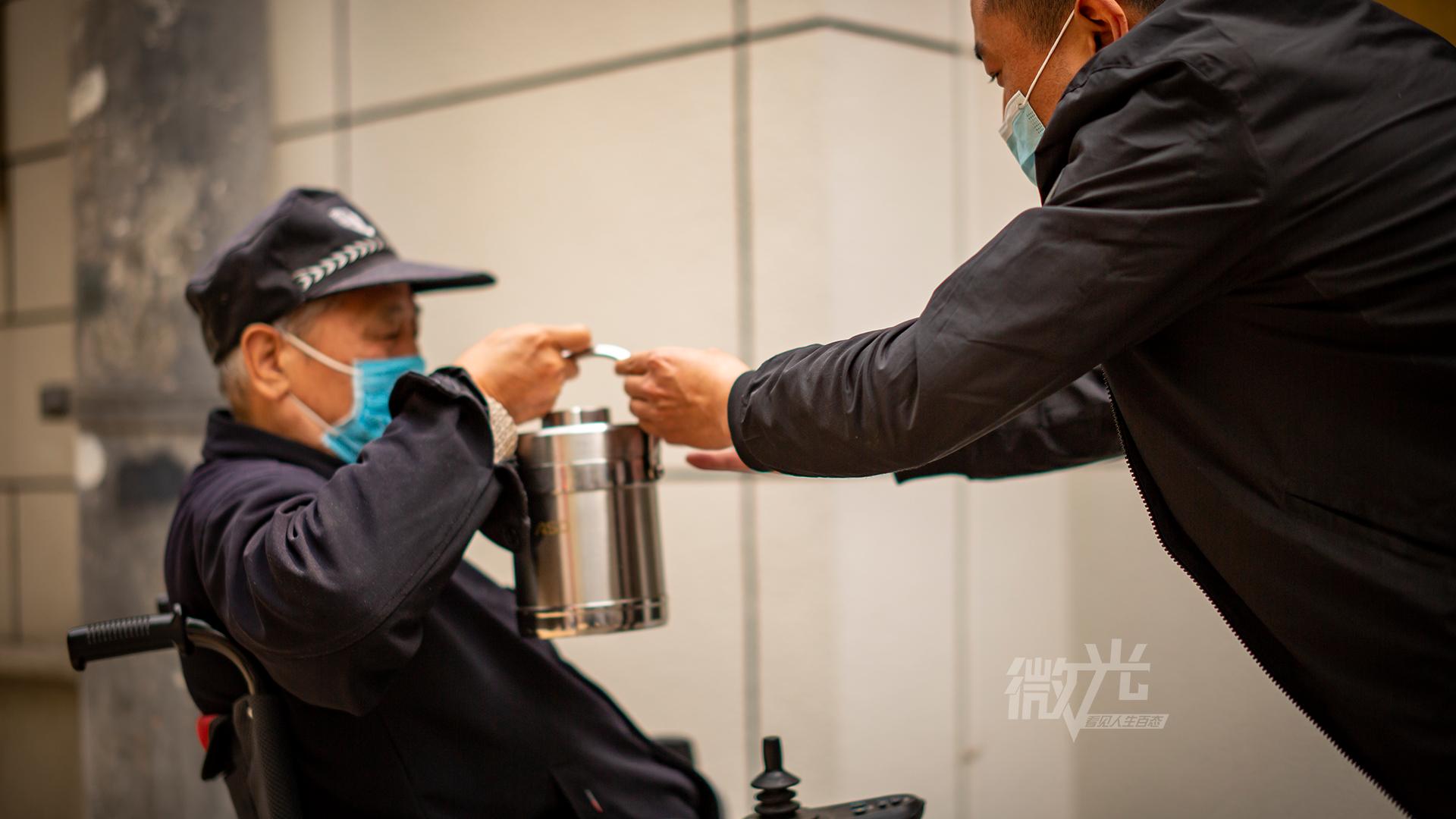 微光︱“饭大爷”：让老人吃上“方便饭”