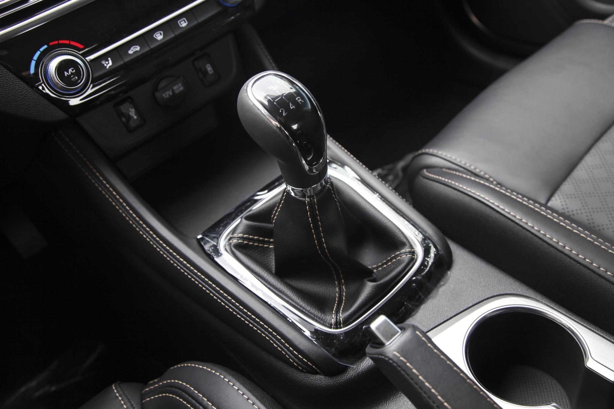 逸动plus行驶中挂入倒挡,逸动plus1.4t蓝鲸旗舰版发动机响声