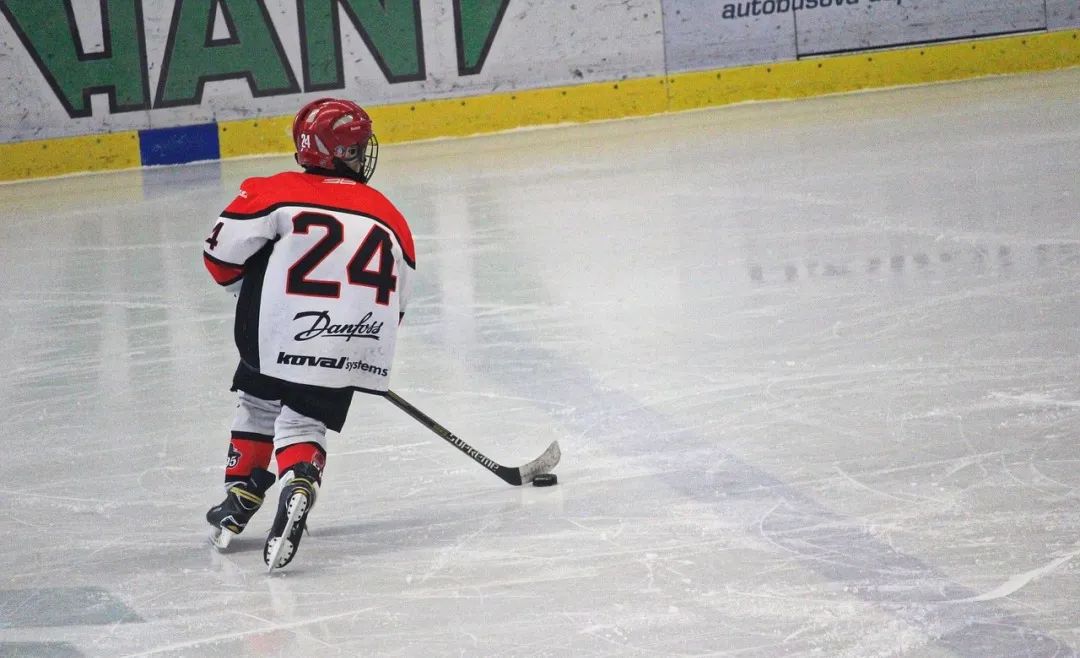 玩2个小时才完成作业,玩2小时游戏等于1000个仰卧起坐