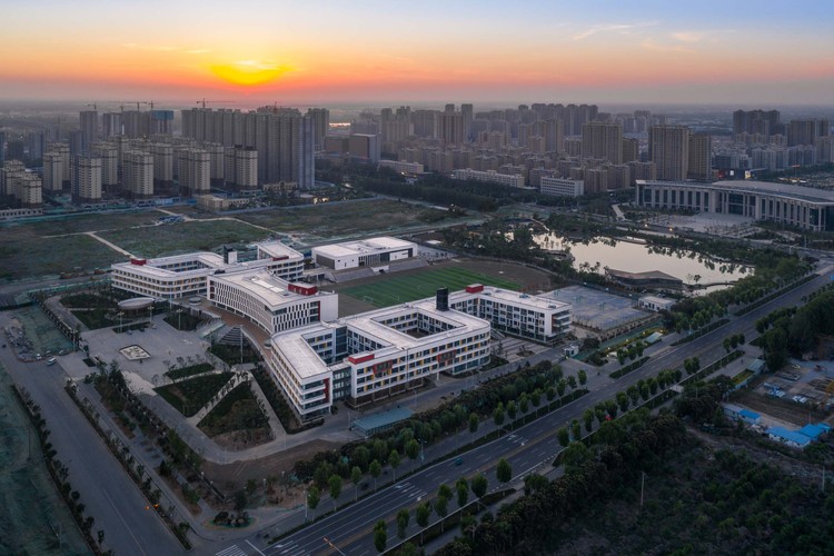 济阳新元学校布局,济阳新元学校南门