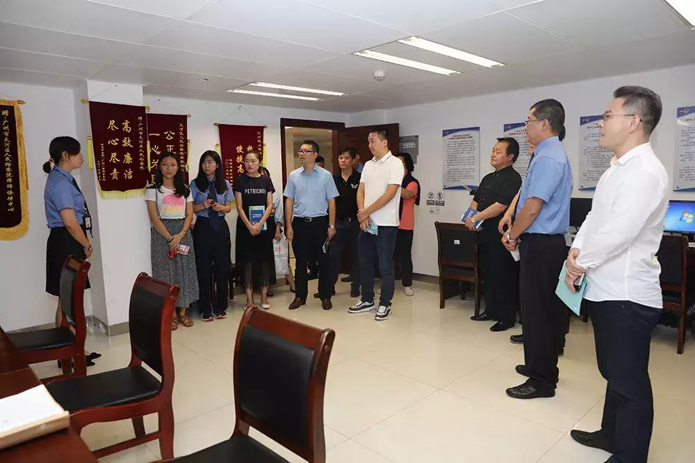 民营企业家组团打卡检察院,民营企业家走进检察机关共商发展