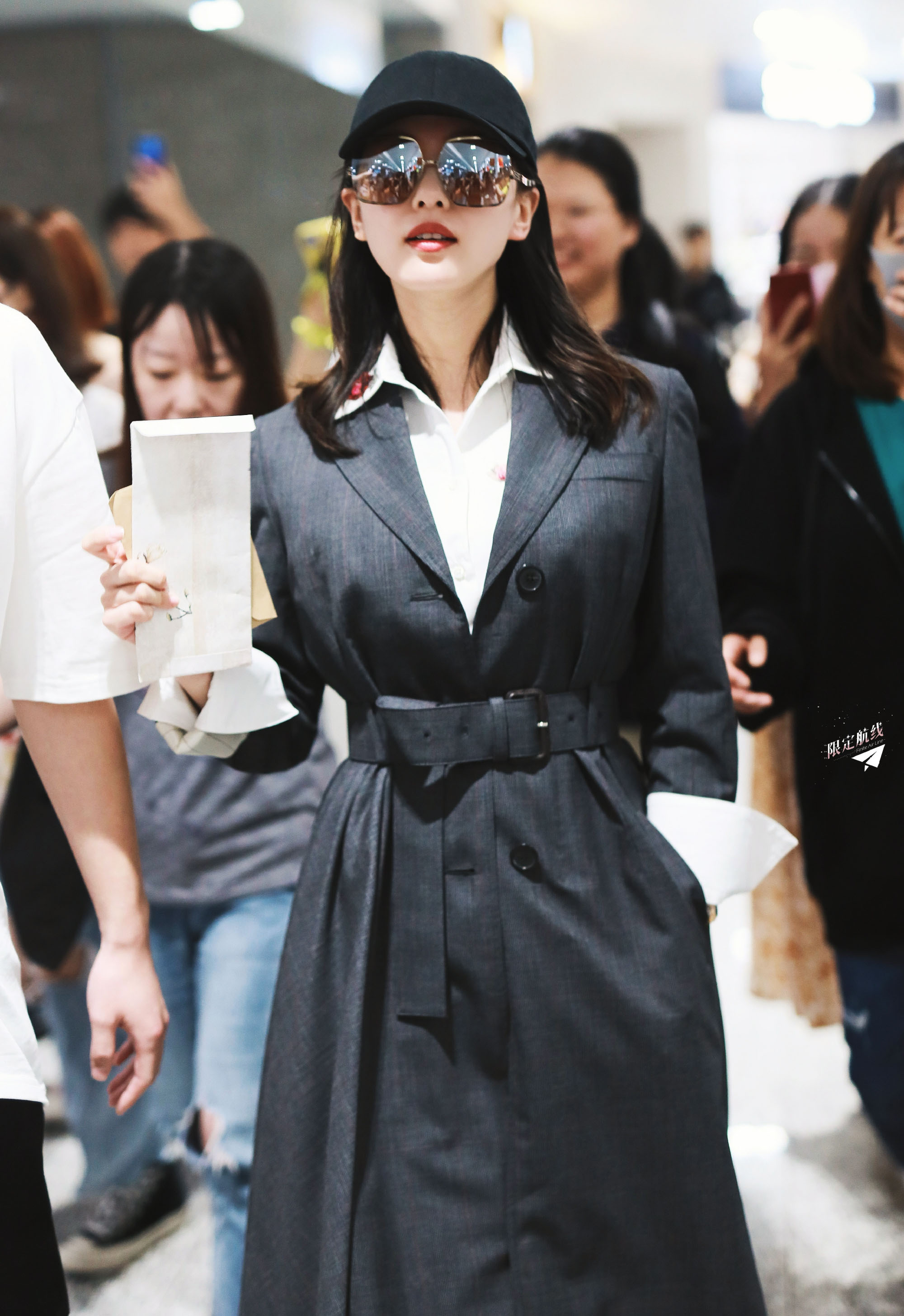 黄黑皮的尽量避免什么颜色的衣服,黑黄皮适合什么颜色的风衣