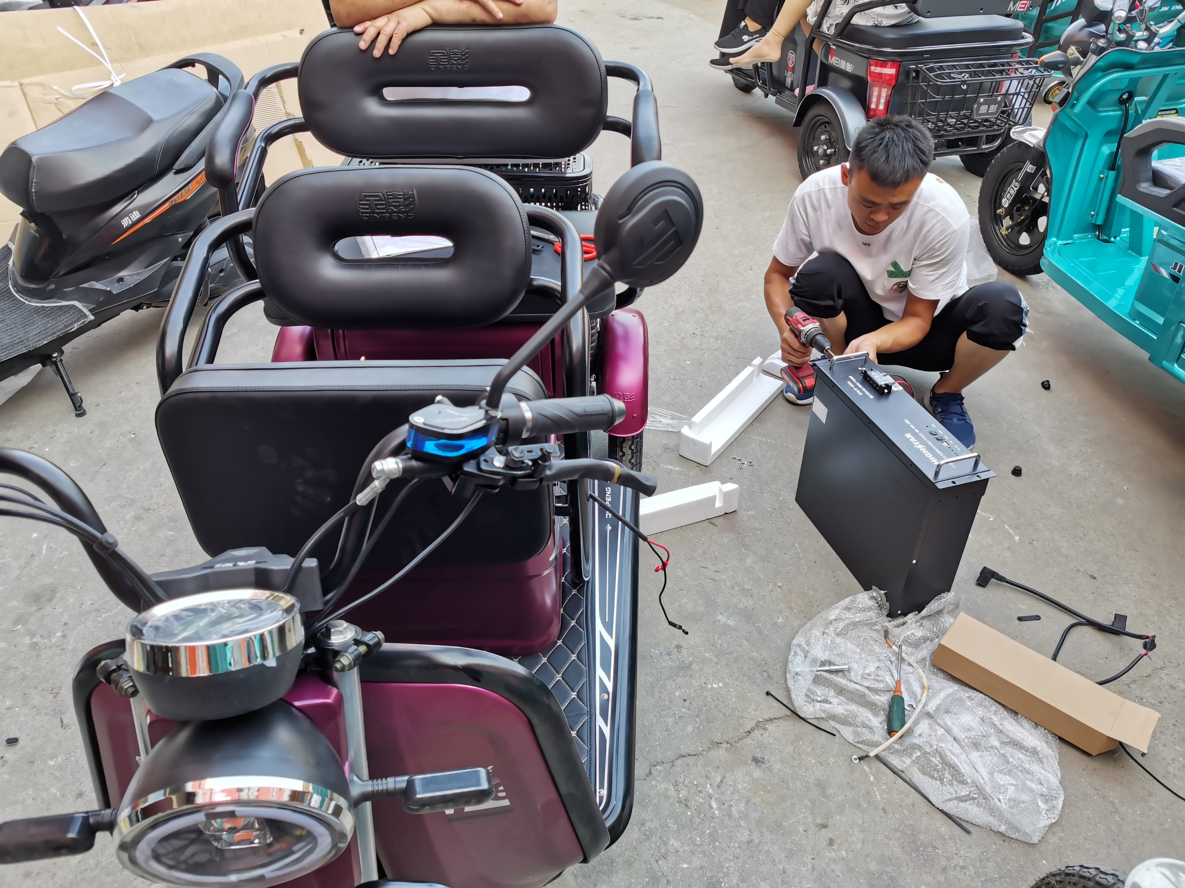 磷酸铁锂做三轮车电池,给电动三轮做一个磷酸铁锂电池