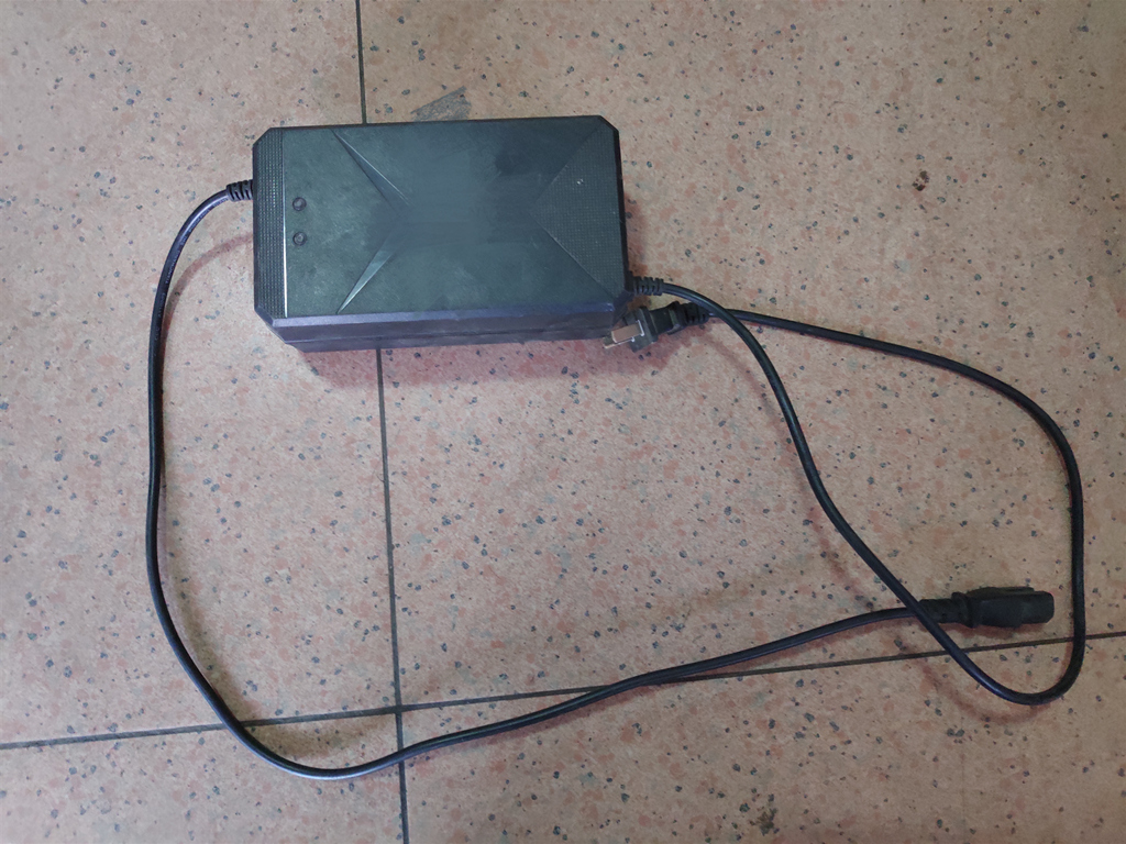 修复式充电器修复电瓶车电池,电瓶修复器充电器打假