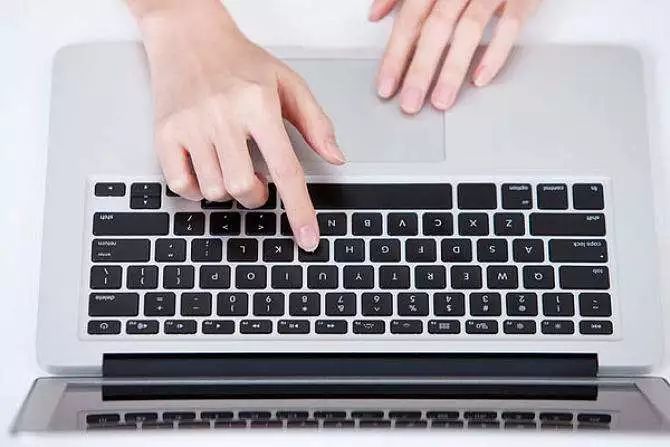 电脑用一段时间卡顿重启又好了,电脑玩一会就卡顿重启又好了