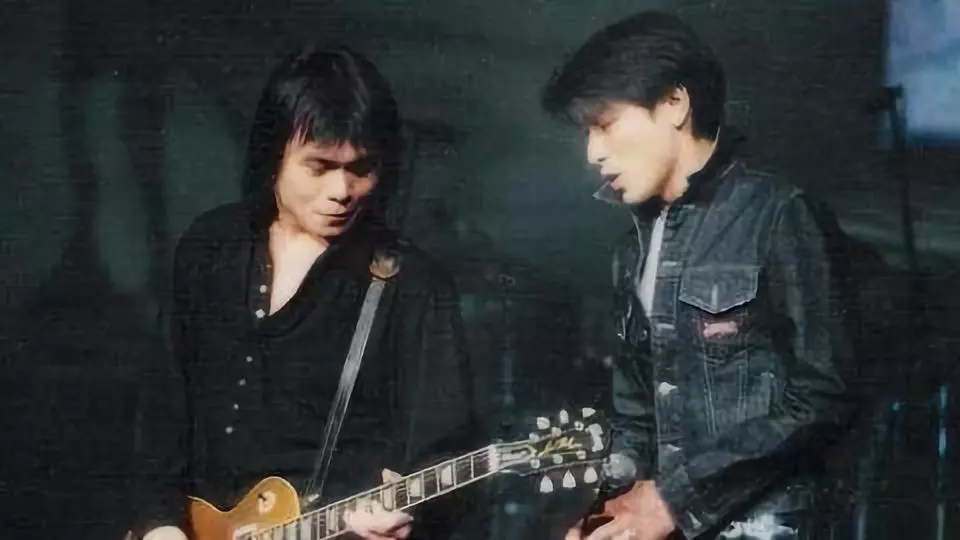 被嘲土、丑、过气：唱了30年歌的伍佰，真的不该被尊重吗？