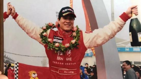 飞驰人生中沈腾最终活下来了吗,飞驰人生第一部结尾沈腾在医院