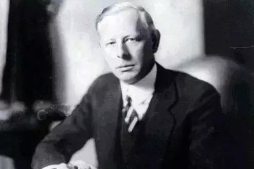 十年时间，从千亿身价到举枪自饮，他做空了自己